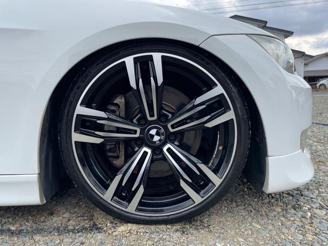 ３シリーズ ３３５ｉ　左ハンドル　ツインターボ　サンルーフ　ＢＬＩＴＺ車高調　シートヒーター付き電動黒革シート　純正ナビ　フルセグＴＶ　バックカメラ　障害物センサー　カロッツェリアＤＶＤプレーヤー　ＥＴＣ（14枚目）