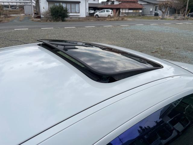 ３シリーズ ３３５ｉ　左ハンドル　ツインターボ　サンルーフ　ＢＬＩＴＺ車高調　シートヒーター付き電動黒革シート　純正ナビ　フルセグＴＶ　バックカメラ　障害物センサー　カロッツェリアＤＶＤプレーヤー　ＥＴＣ（18枚目）