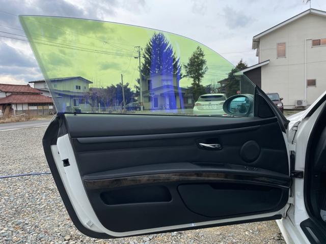 ３シリーズ ３３５ｉ　左ハンドル　ツインターボ　サンルーフ　ＢＬＩＴＺ車高調　シートヒーター付き電動黒革シート　純正ナビ　フルセグＴＶ　バックカメラ　障害物センサー　カロッツェリアＤＶＤプレーヤー　ＥＴＣ（23枚目）