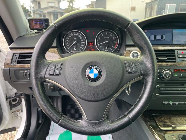 ３シリーズ ３３５ｉ　左ハンドル　ツインターボ　サンルーフ　ＢＬＩＴＺ車高調　シートヒーター付き電動黒革シート　純正ナビ　フルセグＴＶ　バックカメラ　障害物センサー　カロッツェリアＤＶＤプレーヤー　ＥＴＣ（26枚目）