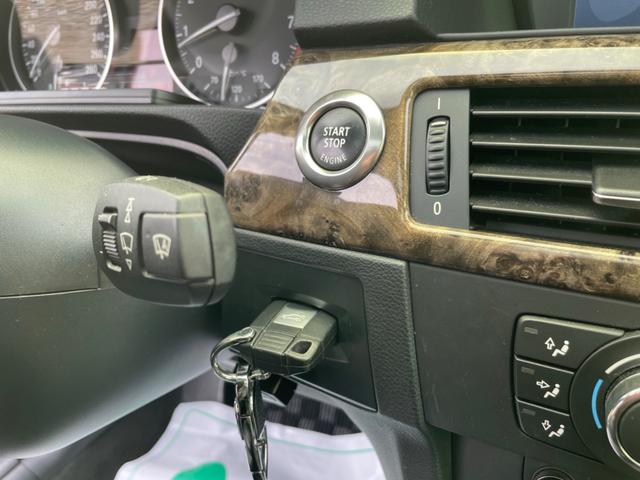 ３シリーズ ３３５ｉ　左ハンドル　ツインターボ　サンルーフ　ＢＬＩＴＺ車高調　シートヒーター付き電動黒革シート　純正ナビ　フルセグＴＶ　バックカメラ　障害物センサー　カロッツェリアＤＶＤプレーヤー　ＥＴＣ（33枚目）