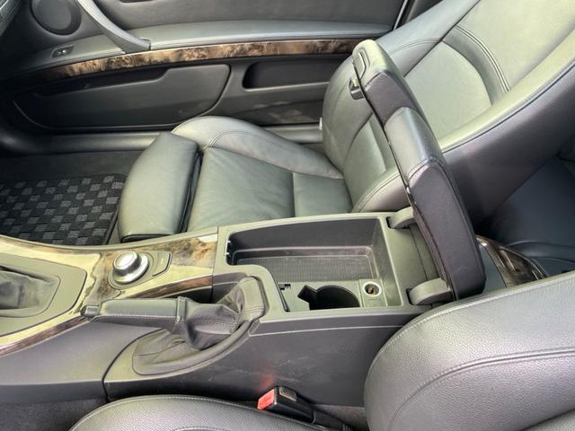 ３シリーズ ３３５ｉ　左ハンドル　ツインターボ　サンルーフ　ＢＬＩＴＺ車高調　シートヒーター付き電動黒革シート　純正ナビ　フルセグＴＶ　バックカメラ　障害物センサー　カロッツェリアＤＶＤプレーヤー　ＥＴＣ（37枚目）