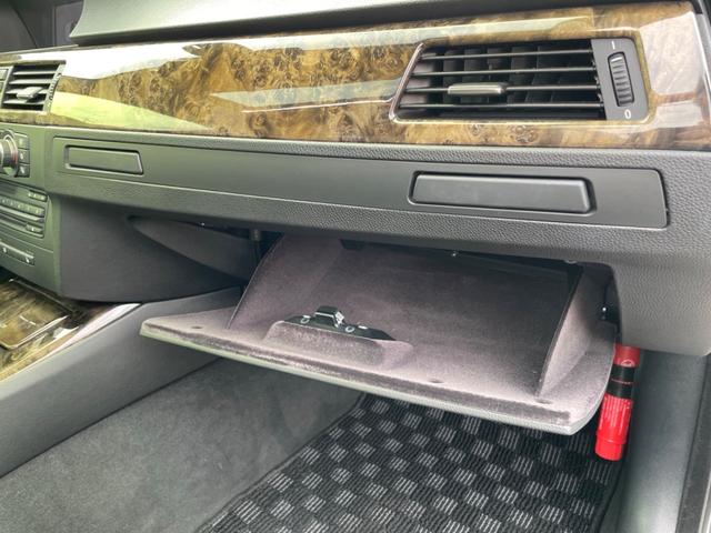 ３シリーズ ３３５ｉ　左ハンドル　ツインターボ　サンルーフ　ＢＬＩＴＺ車高調　シートヒーター付き電動黒革シート　純正ナビ　フルセグＴＶ　バックカメラ　障害物センサー　カロッツェリアＤＶＤプレーヤー　ＥＴＣ（42枚目）