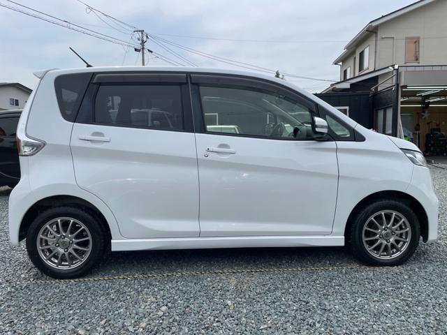 デイズ ハイウェイスター　Ｇ　車検Ｒ８年７月　アイドリングストップ　ルームミラー内蔵全周囲カメラ　バックカメラ　ＨＤＤナビ　フルセグＴＶ　タッチパネル式オートエアコン（7枚目）
