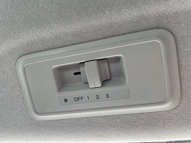 ステップワゴンスパーダ Ｓ　片側電動スライドドア　ドライブレコーダー　純正ナビ　フルセグＴＶ　バックカメラ　後席モニター　ＥＴＣ（44枚目）