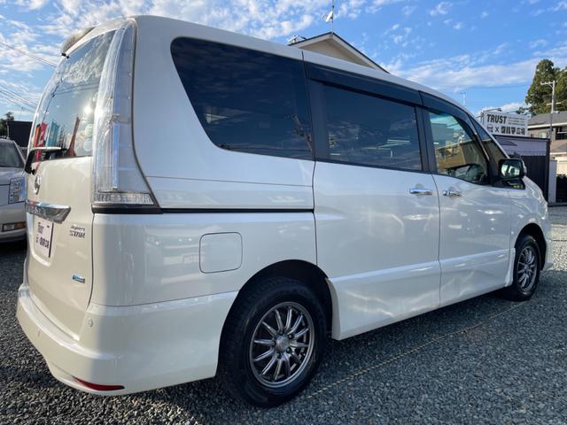 セレナ ハイウェイスター　Ｖセレクション＋セーフティ　Ａセフ　４ＷＤ　衝突被害軽減ブレーキ　車線逸脱警報　クルーズコントロール　アイドリングストップ　横滑り防止装置　障害物センサー　全周囲カメラ　両側電動スライドドア　ワイドナビ　Ｂｌｕｅｔｏｏｔｈオーディオ（8枚目）
