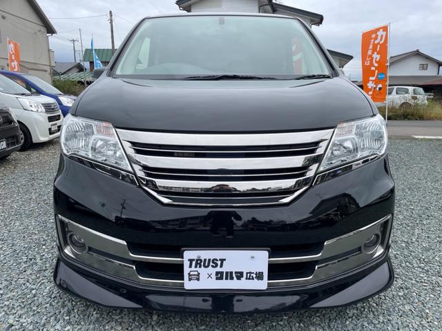 セレナ ライダー　ブラックライン　４ＷＤ　パノラミックルーフ　アイドリングストップ　クルーズコントロール　横滑り防止装置　両側電動スライドドア　ＨＤＤナビ　フルセグＴＶ　バックカメラ　後席モニター　ＥＴＣ（2枚目）