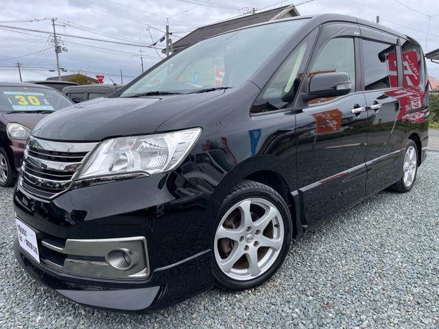 セレナ ライダー　ブラックライン　４ＷＤ　パノラミックルーフ　アイドリングストップ　クルーズコントロール　横滑り防止装置　両側電動スライドドア　ＨＤＤナビ　フルセグＴＶ　バックカメラ　後席モニター　ＥＴＣ（5枚目）