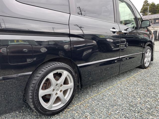 セレナ ライダー　ブラックライン　４ＷＤ　パノラミックルーフ　アイドリングストップ　クルーズコントロール　横滑り防止装置　両側電動スライドドア　ＨＤＤナビ　フルセグＴＶ　バックカメラ　後席モニター　ＥＴＣ（9枚目）