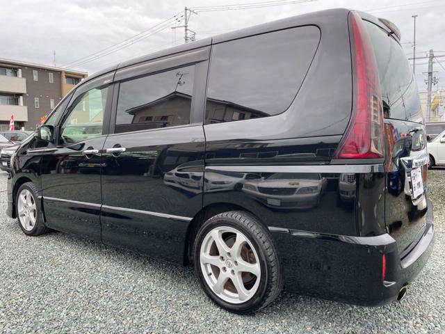 セレナ ライダー　ブラックライン　４ＷＤ　パノラミックルーフ　アイドリングストップ　クルーズコントロール　横滑り防止装置　両側電動スライドドア　ＨＤＤナビ　フルセグＴＶ　バックカメラ　後席モニター　ＥＴＣ（10枚目）