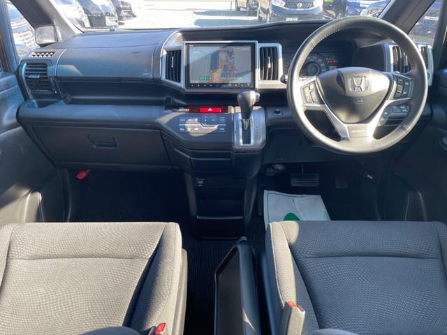 ステップワゴンスパーダ Ｚ　クルーズコントロール　アイドリングストップ　横滑り防止装置　両側電動スライドドア　パドルシフト　ワイドナビ　フルセグＴＶ　Ｂｌｕｅｔｏｏｔｈオーディオ　バックカメラ　ＥＴＣ（2枚目）