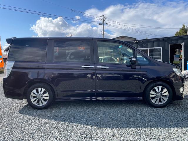 ステップワゴンスパーダ Ｚ　クルーズコントロール　アイドリングストップ　横滑り防止装置　両側電動スライドドア　パドルシフト　ワイドナビ　フルセグＴＶ　Ｂｌｕｅｔｏｏｔｈオーディオ　バックカメラ　ＥＴＣ（7枚目）