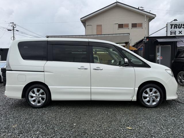 セレナ ハイウェイスター　Ｖセレクション　クルーズコントロール　アイドリングストップ　横滑り防止装置　両側電動スライドドア　ＳＤナビ　フルセグＴＶ　Ｂｌｕｅｔｏｏｔｈオーディオ　バックカメラ　後席モニター　ＥＴＣ　ドライブレコーダー（6枚目）