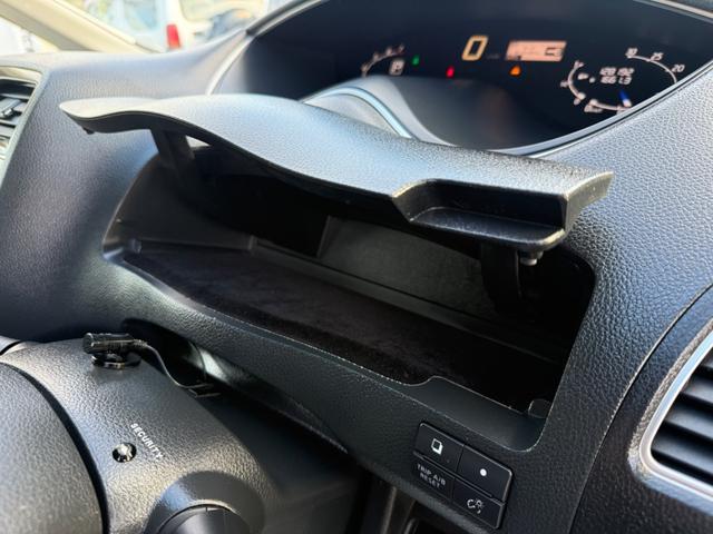 セレナ ハイウェイスター　Ｖセレクション　クルーズコントロール　アイドリングストップ　横滑り防止装置　両側電動スライドドア　ＳＤナビ　フルセグＴＶ　Ｂｌｕｅｔｏｏｔｈオーディオ　バックカメラ　後席モニター　ＥＴＣ　ドライブレコーダー（26枚目）