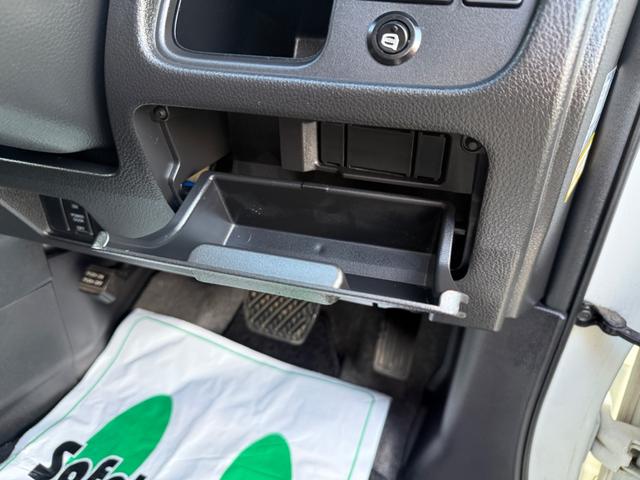 セレナ ハイウェイスター　Ｖセレクション　クルーズコントロール　アイドリングストップ　横滑り防止装置　両側電動スライドドア　ＳＤナビ　フルセグＴＶ　Ｂｌｕｅｔｏｏｔｈオーディオ　バックカメラ　後席モニター　ＥＴＣ　ドライブレコーダー（29枚目）