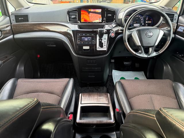 エルグランド ２５０ハイウェイスターアーバンクロム　横滑り防止装置　両側電動スライドドア　ハーフレザーシート　ＨＤＤナビ　フルセグＴＶ　Ｂｌｕｅｔｏｏｔｈオーディオ　バックカメラ　後席モニター　ＥＴＣ（2枚目）