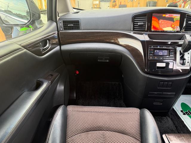 エルグランド ２５０ハイウェイスターアーバンクロム　横滑り防止装置　両側電動スライドドア　ハーフレザーシート　ＨＤＤナビ　フルセグＴＶ　Ｂｌｕｅｔｏｏｔｈオーディオ　バックカメラ　後席モニター　ＥＴＣ（40枚目）