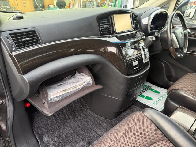 エルグランド ２５０ハイウェイスターアーバンクロム　横滑り防止装置　両側電動スライドドア　ハーフレザーシート　ＨＤＤナビ　フルセグＴＶ　Ｂｌｕｅｔｏｏｔｈオーディオ　バックカメラ　後席モニター　ＥＴＣ（47枚目）