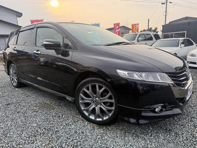 オデッセイ アブソルート　４ＷＤ　車検Ｒ８年５月　クルーズコントロール　横滑り防止装置　パドルシフト　ハーフレザーシート　純正ナビ　フルセグＴＶ　Ｂｌｕｅｔｏｏｔｈオーディオ　バックカメラ　エンジンスターター（4枚目）