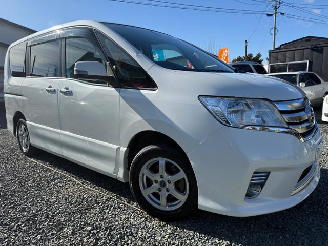 セレナ ハイウェイスター　Ｖセレクション　４ＷＤ　クルーズコントロール　アイドリングストップ　横滑り防止装置　両側電動スライドドア　ＳＤナビ　フルセグＴＶ　Ｂｌｕｅｔｏｏｔｈオーディオ　バックカメラ　ＥＴＣ（4枚目）