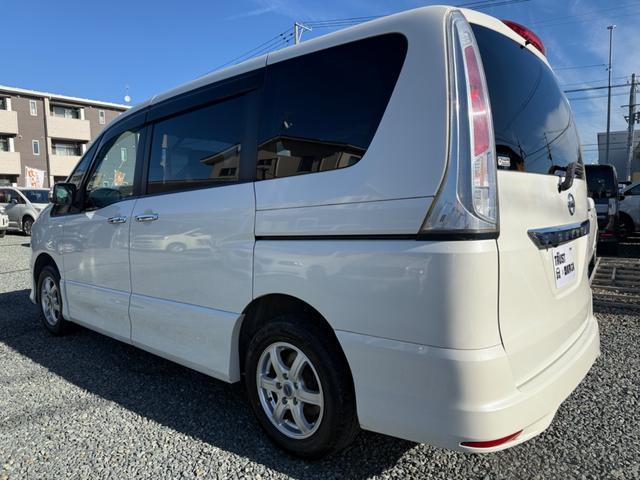 セレナ ハイウェイスター　Ｖセレクション　４ＷＤ　クルーズコントロール　アイドリングストップ　横滑り防止装置　両側電動スライドドア　ＳＤナビ　フルセグＴＶ　Ｂｌｕｅｔｏｏｔｈオーディオ　バックカメラ　ＥＴＣ（8枚目）