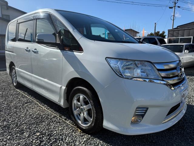 セレナ ハイウェイスター　Ｖセレクション　４ＷＤ　クルーズコントロール　アイドリングストップ　横滑り防止装置　両側電動スライドドア　ＳＤナビ　フルセグＴＶ　Ｂｌｕｅｔｏｏｔｈオーディオ　バックカメラ　ＥＴＣ（11枚目）