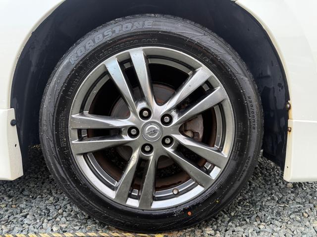 エルグランド ２５０ハイウェイスターアーバンクロム　切替４ＷＤ　横滑り防止装置　両側電動スライドドア　ハーフレザーシート　ＳＤナビ　フルセグＴＶ　Ｂｌｕｅｔｏｏｔｈオーディオ　バックカメラ　後席モニター　ＥＴＣ（16枚目）