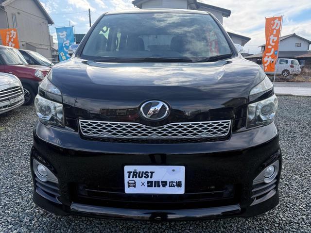 ヴォクシー ＺＳ　煌　切替４ＷＤ　横滑り防止装置　両側電動スライドドア　パドルシフト　ＨＤＤナビ　フルセグＴＶ　バックカメラ　後席モニター　ＥＴＣ（3枚目）