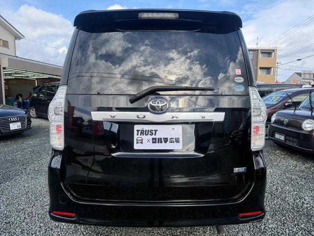 ヴォクシー ＺＳ　煌　切替４ＷＤ　横滑り防止装置　両側電動スライドドア　パドルシフト　ＨＤＤナビ　フルセグＴＶ　バックカメラ　後席モニター　ＥＴＣ（4枚目）