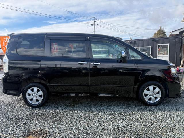 ヴォクシー ＺＳ　煌　切替４ＷＤ　横滑り防止装置　両側電動スライドドア　パドルシフト　ＨＤＤナビ　フルセグＴＶ　バックカメラ　後席モニター　ＥＴＣ（7枚目）