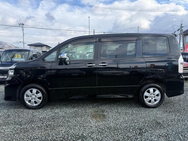 ヴォクシー ＺＳ　煌　切替４ＷＤ　横滑り防止装置　両側電動スライドドア　パドルシフト　ＨＤＤナビ　フルセグＴＶ　バックカメラ　後席モニター　ＥＴＣ（8枚目）