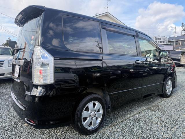 ヴォクシー ＺＳ　煌　切替４ＷＤ　横滑り防止装置　両側電動スライドドア　パドルシフト　ＨＤＤナビ　フルセグＴＶ　バックカメラ　後席モニター　ＥＴＣ（9枚目）