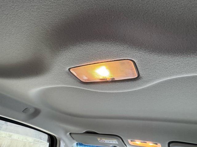 ポルテ Ｆ　４ＷＤ　寒冷地仕様　純正ナビゲーション　ＥＴＣ　１５インチ社外アルミホイール　助手席側オートスライドドア（32枚目）