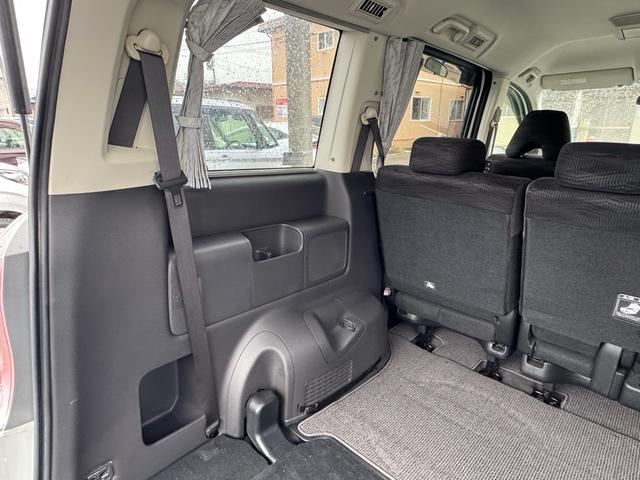 ステップワゴン Ｇ　インターナビ　コンフォートセレクション　２ＷＤ　　両側オートスライドドア　純正ＨＩＤヘッドランプ　純正１０．２インチ後席モニター　純正エンジンスターター（18枚目）