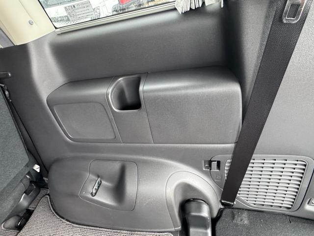 ステップワゴン Ｇ　インターナビ　コンフォートセレクション　２ＷＤ　　両側オートスライドドア　純正ＨＩＤヘッドランプ　純正１０．２インチ後席モニター　純正エンジンスターター（21枚目）