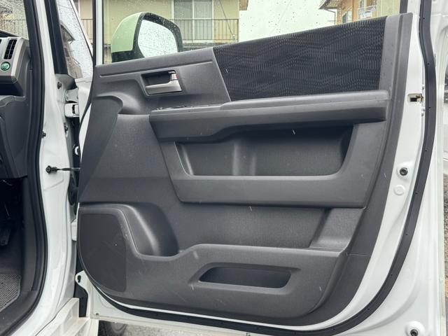 ステップワゴン Ｇ　インターナビ　コンフォートセレクション　２ＷＤ　　両側オートスライドドア　純正ＨＩＤヘッドランプ　純正１０．２インチ後席モニター　純正エンジンスターター（27枚目）