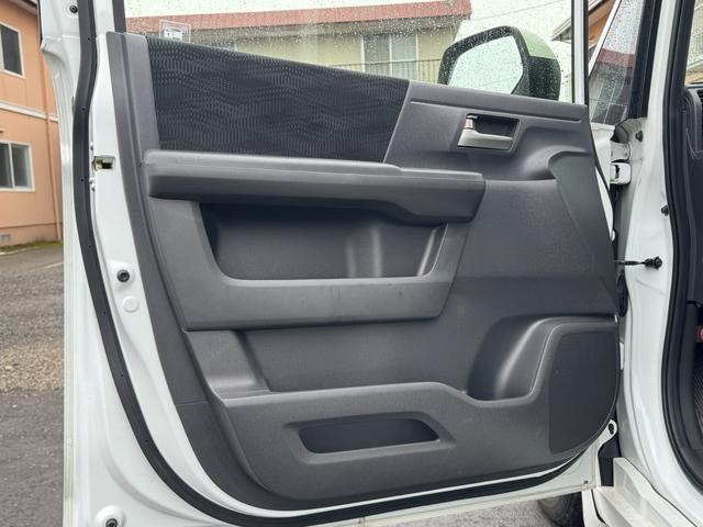 ステップワゴン Ｇ　インターナビ　コンフォートセレクション　２ＷＤ　　両側オートスライドドア　純正ＨＩＤヘッドランプ　純正１０．２インチ後席モニター　純正エンジンスターター（29枚目）