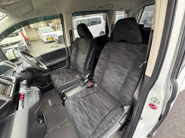 ステップワゴン Ｇ　インターナビ　コンフォートセレクション　２ＷＤ　　両側オートスライドドア　純正ＨＩＤヘッドランプ　純正１０．２インチ後席モニター　純正エンジンスターター（31枚目）
