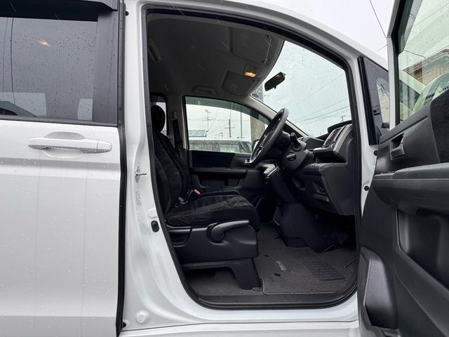 ステップワゴン Ｇ　インターナビ　コンフォートセレクション　２ＷＤ　　両側オートスライドドア　純正ＨＩＤヘッドランプ　純正１０．２インチ後席モニター　純正エンジンスターター（33枚目）