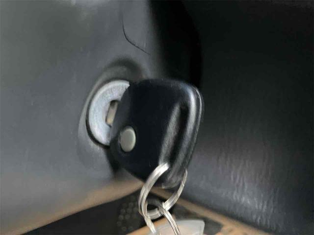 ジムニー ランドベンチャー　４ＷＤ　ＥＴＣ　キーレスエントリー　シートヒーター　ＡＴ　ＡＢＳ　ＣＤ　ＵＳＢ　ルーフレール　アルミホイール　衝突安全ボディ　エアコン　パワーウィンドウ（8枚目）