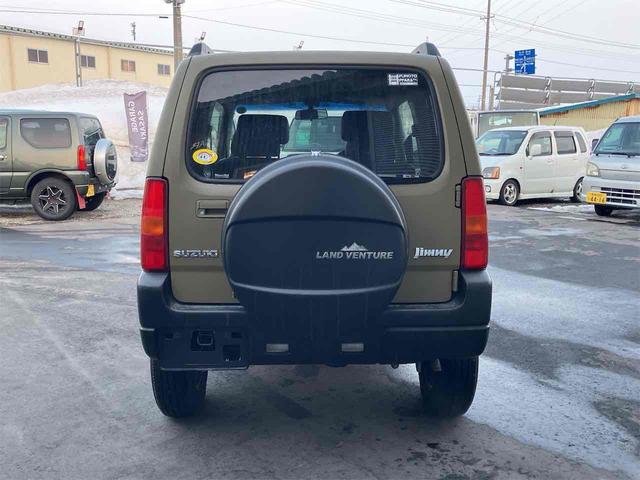 ジムニー ランドベンチャー　４ＷＤ　ＥＴＣ　キーレスエントリー　シートヒーター　ＡＴ　ＡＢＳ　ＣＤ　ＵＳＢ　ルーフレール　アルミホイール　衝突安全ボディ　エアコン　パワーウィンドウ（16枚目）