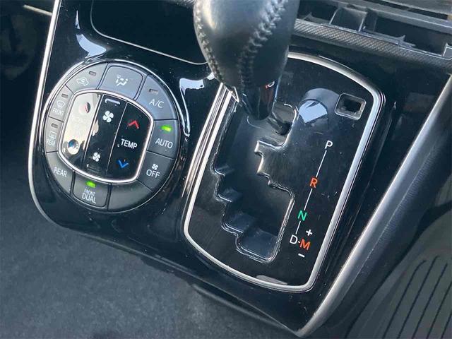 ヴォクシー ＺＳ　煌ＩＩ　４ＷＤ　ＥＴＣ　バックカメラ　ＴＶ　クリアランスソナー　オートクルーズコントロール　レーンアシスト　衝突被害軽減システム　両側電動スライドドア　オートマチックハイビーム　オートライト（7枚目）