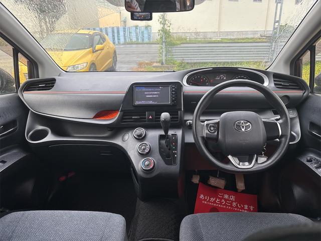 シエンタ Ｘ　４ＷＤ　ドライブレコーダー　バックカメラ　ナビ　ＴＶ　両側スライド・片側電動　キーレスエントリー　３列シート　ＣＶＴ　ＣＤ　ミュージックプレイヤー接続可　Ｂｌｕｅｔｏｏｔｈ　衝突安全ボディ　ＡＢＳ（2枚目）