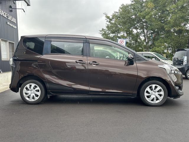 シエンタ Ｘ　４ＷＤ　ドライブレコーダー　バックカメラ　ナビ　ＴＶ　両側スライド・片側電動　キーレスエントリー　３列シート　ＣＶＴ　ＣＤ　ミュージックプレイヤー接続可　Ｂｌｕｅｔｏｏｔｈ　衝突安全ボディ　ＡＢＳ（14枚目）