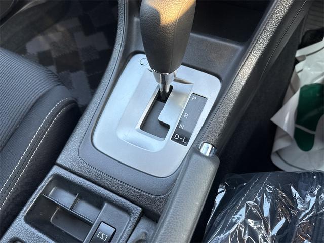 インプレッサスポーツ １．６ｉ－Ｌ　４ＷＤ　ＥＴＣ　ナビ　ＴＶ　アルミホイール　ＣＶＴ　盗難防止システム　ＡＢＳ　エアコン　パワーステアリング　パワーウィンドウ（12枚目）