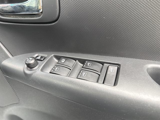 タント カスタムＸ　４ＷＤ　電動スライドドア　ＨＩＤ　スマートキー　アイドリングストップ　電動格納ミラー　ベンチシート　ＣＶＴ　盗難防止システム　ＡＢＳ　ＣＤ　ＵＳＢ　アルミホイール　衝突安全ボディ　エアコン（10枚目）