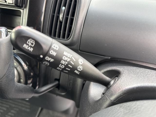 タント カスタムＸ　４ＷＤ　電動スライドドア　ＨＩＤ　スマートキー　アイドリングストップ　電動格納ミラー　ベンチシート　ＣＶＴ　盗難防止システム　ＡＢＳ　ＣＤ　ＵＳＢ　アルミホイール　衝突安全ボディ　エアコン（17枚目）