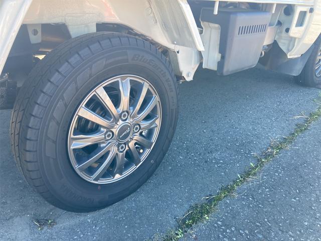 ハイゼットトラック 農用スペシャル　４ＷＤ　５速マニュアル　エアコン　パワステ　作業灯　積載量３５０ｋｇ　軽トラック　ラジオ　三方開　取扱説明書　社外１２インチアルミ（11枚目）