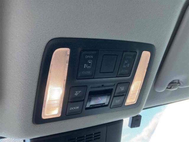 両側電動スライドドア！！荷物で手が塞がるなど簡単にドアの開閉が出来ます！何より力いらずで開閉ＯＫ！女性やお年寄りにも優しい。電動機能はＯＦＦにもできますから元気なお子様の駆け出しも安心！