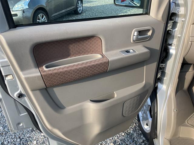 エブリイワゴン ＪＰ　４ＷＤ　両側スライドドア　電動格納ミラー　シートヒーター　ＭＴ　盗難防止システム　ＡＢＳ　ＣＤ　アルミホイール　衝突安全ボディ　エアコン　パワーステアリング　パワーウィンドウ　運転席エアバッグ（22枚目）